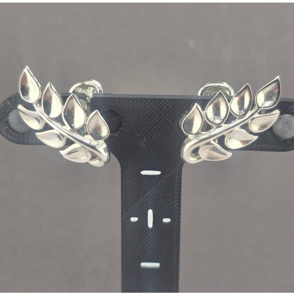 Vintage Trifari Clip On Earrings Silver Tone Leaf Branch Laurel Wreath